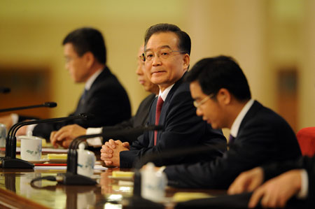 Chinese Premier Wen Jiabao (2nd R) attends a press conference after the closing meeting of the Second Session of the 11th National People&apos;s Congress (NPC) at the Great Hall of the People in Beijing, capital of China, on March 13, 2009. The annual NPC session closed on Friday.