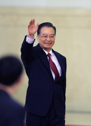 Chinese Premier Wen Jiabao arrives for a press conference after the closing meeting of the Second Session of the 11th National People&apos;s Congress (NPC) at the Great Hall of the People in Beijing, capital of China, on March 13, 2009. The annual NPC session closed on Friday. 