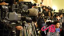 Cameramen cover the press conference by Premier Wen Jiabao after the closing ceremony of the 11th NPC annual session at the Great Hall of the People in Beijing, on March 13, 2009.