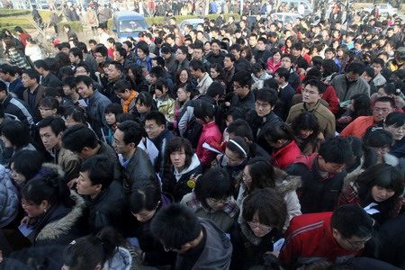 Candidates who are about to take the civil service examination crowd the entrance of the test site in Yantai city in east China's Shandong Province, on March 15, 2009. The province will hire 8,600 civil servants from 390,000 candidates this year, the ratio being about one chosen for every 45 candidates. 