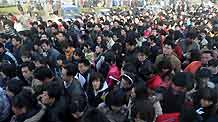 Candidates who are about to take the civil service examination crowd the entrance of the test site in Yantai city in east China's Shandong province, on March 15, 2009. The province will hire 8,600 civil servants from 390,000 candidates this year, the ratio being about one chosen for every 45 candidates.