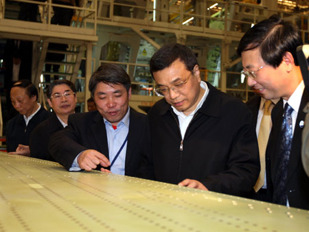 Chinese Vice Premier Li Keqiang (2nd, R) inspects in a workshop of AVIC Xi'An Aircraft Industry (Group) Company in Xi'an, capital of northwest China's Shaanxi Province, on March 17, 2009. 