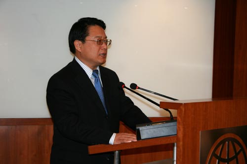 Mr. Li Yong, vice minister of the Ministry of Finance, delivers a speech at the Wenchuan Earthquake Recovery Project signing ceremony. The World Bank and the Chinese government signed a US$710 million loan agreement for the project in Beijing on March 20, 2009. [China Development Gateway]
