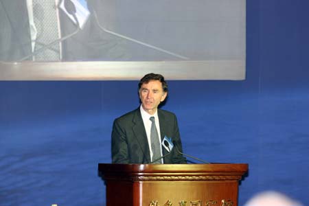 HSBC Group Chairman Stephen Green addresses the opening ceremony of China Development Forum 2009 in Beijing, capital of China, on March 22, 2009.