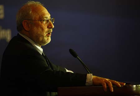 Joseph Stiglitz, a Nobel Prize-winning economist at the Columbia University, addresses the opening ceremony of China Development Forum 2009 in Beijing, capital of China, on March 22, 2009. 
