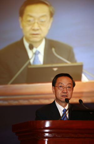 China's Industry and Information Technology Minister Li Yizhong addresses the China Development Forum 2009 in Beijing, capital of China, on March 23, 2009. 