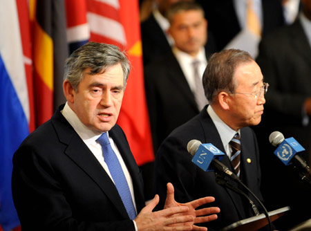Britain's Prime Minister Gordon Brown (L) and UN Secretary-General Ban Ki-moon hold a news conference after their official meeting at the United Nations headquarters in New York, the United States, on March 25, 2009. 