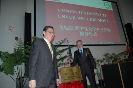 Zhou Wenzhong (L), Chinese ambassador to the United States, and Stephen Webb, president of San Diego State University, unveil the Confucius Institute at San Diego State University in southern California, the United States, on March 26, 2009. The Confucius Institute, jointly set up by by San Diego State University and China's Xiamen University, was unveiled on Thursday. 