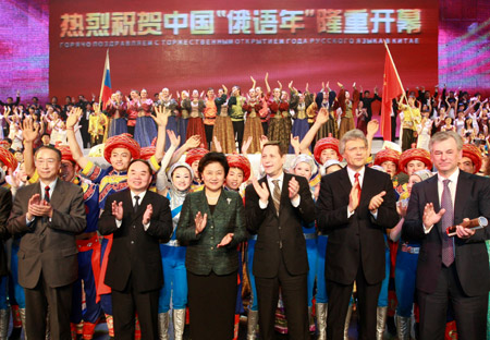Chinese State Councilor Liu Yandong (3rd L in the front) and Russian Deputy Prime Minister Alexander Zhukov (3rd R in the front) pose with actors for a group photo during the opening ceremony of the 'Year of Russian Language' at the Great Hall of the People in Beijing, China, on March 27, 2009. 