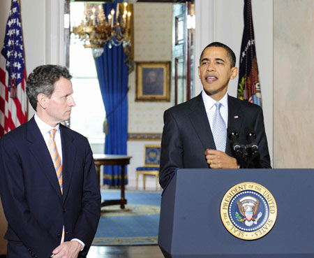 US President Barack Obama (R) speaks about the American automotive industry while Treasury Secretary Timothy Geithner stands by in the Grand Foyer at white house in Washinton, on March 30, 2009. 