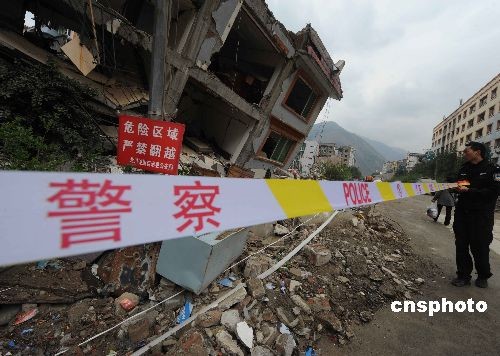 Police cordons off a ruined building in Beichuan County, southwest China's Sichuan Province on Tuesday, on March 31, 2009.
