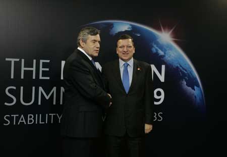 Jose Manuel Barosso (R), president of the European Commission, arrives at ExCel center for the summit of the Group of 20 Countries (G20) in London on April 2, 2009. 