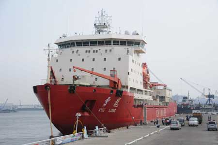 China's Antarctic exploration vessel, the Snow Dragon, or Xuelong in Chinese, arrives at the Kaohsiung Port in southeast China's Taiwan Province, on April 1, 2009. The Snow Dragon arrived in Taiwan's Kaohsiung Port on Wednesday at the invitation of local academic institutions to have cross-Straits polar research exchanges.