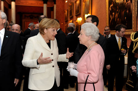 British Queen Elizabeth II (R Front) talks with German Chancellor Angela Merkel during a reception hosted by the queen for leaders of the Group of 20 Countries (G20) at Buckingham Palace in London on April 1, 2009. The G20 Summit on Financial Markets and World Economy will be held in London on April 2.