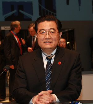 Chinese President Hu Jintao attends the Group of 20 summit in London, Britain, on April 2, 2009. 