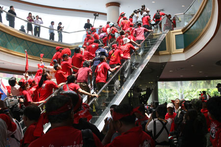 Anti-government 'red-shirted' protestors break into the ASEAN related summits venue in Pattaya, Thailand, on April 11, 2009. The ASEAN related summits scheduled on April 10-12 have been canceled because of security reason, the Thai government announced on Saturday.