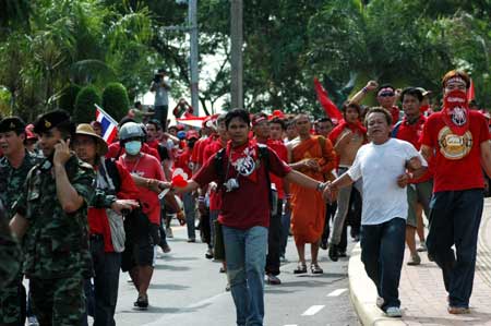 Anti-government demonstrators arrive at the front gate of the Royal Cliff Beach Resort Hotel, the venue of the 14th ASEAN Summit and Related Summits, in Pattaya, Thailand, on April 11, 2009.