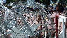 Soldiers guard beside barricades at the front gate of the Royal Cliff Beach Resort Hotel, the venue of the 14th ASEAN Summit and Related Summits, in Pattaya, Thailand, on April 11, 2009.