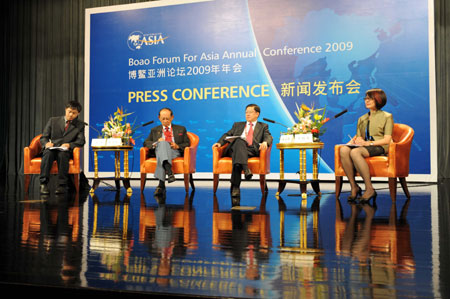 Long Yongtu (R2), Secretary General of Boao Forum for Asia (BFA), and Fidel Valdez Ramos (L2), BFA Chairman of Board of Directors and former President of Philippines, attend the press conference of BFA Annual Conference 2009 in Boao, a scenic town in south China's Hainan Province, on April 17, 2009. The press conference of BFA Annual Conference 2009 was held in Boao on Friday.