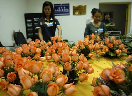 Staff members prepare fresh flowers used for decoration of the upcoming Boao Forum for Asia (BFA) Annual Conference 2009, in Boao, a scenic town in south China's Hainan Province, on April 16, 2009. The 3-day BFA Annual Conference 2009 will kick off here Friday with the theme of 'Asia: Managing Beyond Crisis'.