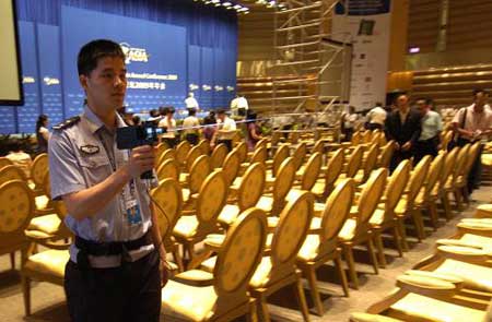 A policemen does security check at the main hall where the Boao Forum for Asia (BFA) Annual Conference 2009 due to be held, in Boao, a scenic town in south China's Hainan Province, on April 16, 2009. The 3-day BFA Annual Conference 2009 will kick off here Friday with the theme of 'Asia: Managing Beyond Crisis'. 