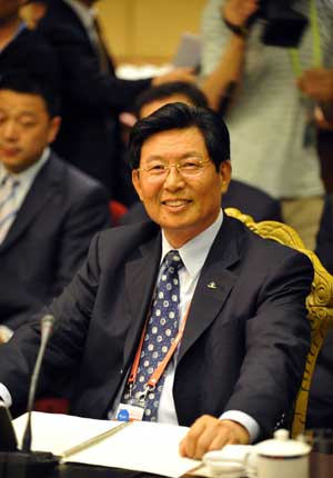 Wei Jiafu, President and Chief Executive Officer of China Ocean Shipping (Group) Company, attends the Boao Forum for Asia (BFA) Board of Directors Meeting, in Boao, a scenic town in south China's Hainan Province, on April 16, 2009.