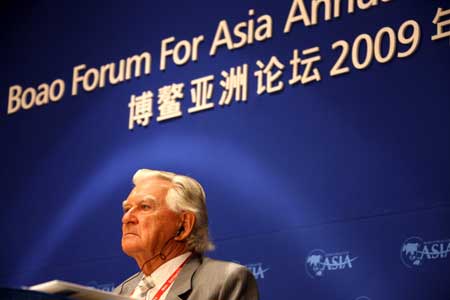 Bob Hawke, former Australian Prime Minister attends the Boao Forum for Asia (BFA) Members General Meeting in Boao, a scenic town in south China's Hainan Province, on April 16, 2009.