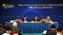 Long Yongtu (L), Secretary General of Boao Forum for Asia (BFA), Fidel Valdez Ramos (C), BFA Chairman of Board of Directors and former President of Philippines and Bob Hawke, former Australian Prime Minister attend the BFA Members General Meeting in Boao, a scenic town in south China's Hainan Province, on April 16, 2009. The BFA Members General Meeting was held here on Thursday.