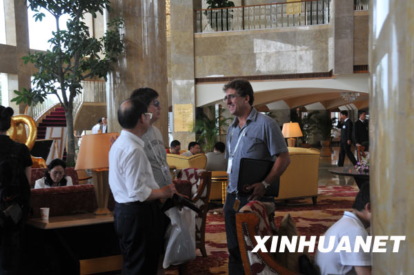 Photo taken on April 16, 2009 shows delegates to the Boao Forum for Asia Annual Conference 2009 in the lobby of the Sofitel Hotel where the conference will be held from on April 17 to 19. This year's conference theme is 'Asia: Managing Beyong Crisis.' More than 1,600 delegates are expected to discuss the impact of the international financial crisis on Asia and how the region can weather these challenges as effectively as possible.