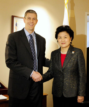 Visiting Chinese State Councilor Liu Yandong (R) meets with US Secretary of Education Arne Duncan in Washington on April 16, 2009. 