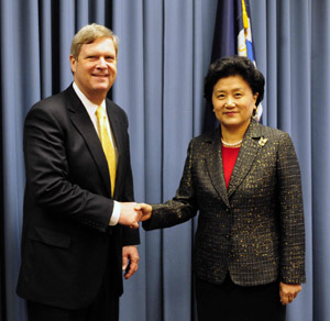 Visiting Chinese State Councilor Liu Yandong (R) meets with US Secretary of Agriculture Tom Vilsack in Washington on April 16, 2009.