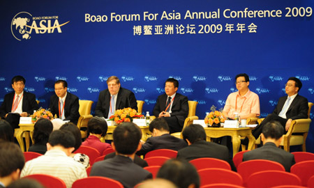 Delegates attend the session with the theme of 'Another Winter for Internet? Driving Growth Through Innovation', during the Boao Forum for Asia (BFA) Annual Conference 2009 in Boao, south China's Hainan Province, on April 18, 2009. 