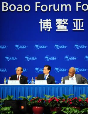 Myanmar's Prime Minister Thein Sein (L), Vietnamese Prime Minister Nguyen Tan Dung (C) and Papua New Guinea's Prime Minister Michael Thomas Somare attend the opening plenary of Boao Forum for Asia (BFA) Annual Conference 2009 in Boao, a scenic town in south China's Hainan Province, on April 18, 2009. The BFA Annual Conference 2009 opened here on Saturday with the theme of 'Asia: Managing Beyond Crisis.'