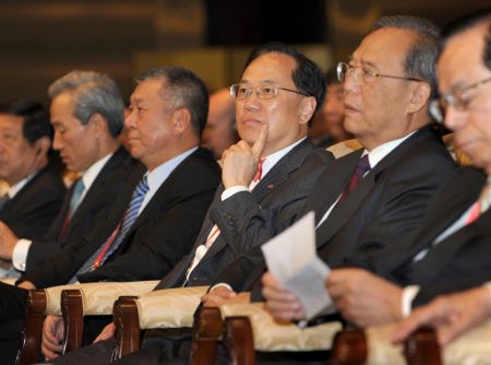 Former Japanese Prime Minister Fukuda Yasuo (R1), Zeng Peiyan (R2), newly elected vice chairman of the board of directors of the Boao Forum for Asia (BFA), Donald Tsang (R3), Chief Executive of the Hong Kong Special Administrative Region (SAR) and Edmund Ho Hau-Wah (L3), Chief Executive of the Macau Special Administrative Region (SAR), attend the opening plenary of Boao Forum for Asia (BFA) Annual Conference 2009 in Boao, a scenic town in south China's Hainan Province, on April 18, 2009. 