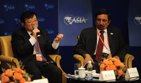 Xu Lejiang (L), Chairman of Baosteel Group Corporation, speaks at the forum about 'Price Fluctuations and Emerging Market Strategies' during the Boao Forum for Asia (BFA)Annual Conference 2009 in Boao, south China's Hainan Province, April 19, 2009. A forum featuring 'Price Fluctuations and Emerging Market Strategies' was held on Sunday.
