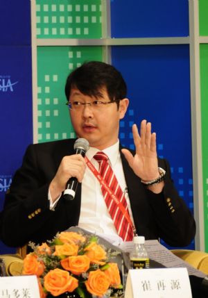 Jae Won Chey, Vice Chairman of SK Group, speaks at the forum about 'Managing in Periods of Volatility' during the Boao Forum for Asia (BFA)Annual Conference 2009 in Boao, south China's Hainan Province, on April 19, 2009. A forum featuring 'Managing in Periods of Volatility' was held here on Sunday. 