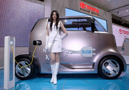 A model shows a Toyota Hi-CT concept car at the Shanghai auto expo in Shanghai, east China, on April 20, 2009. 