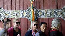 Tourists line for visiting the Potala Palace in Lhasa, southwest China's Tibet Autonomous Region, on April 21, 2009.