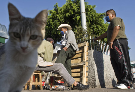 Local people wear masks to prevent from being infected by the swine flu virus in the Mexico City, capital of Mexico, on April 25, 2009. 