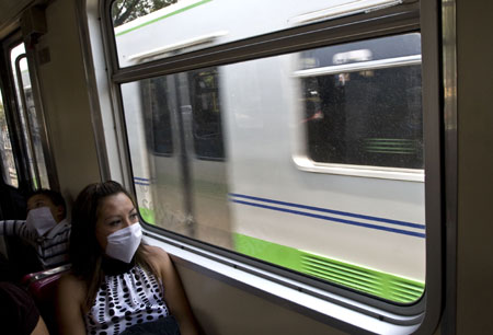 Subway passengers wear masks to prevent swine flu in Mexico city, capital of Mexico, on April 26, 2009. Five people have died of swine flu in the last 24 hours in Mexico City, bringing the total of those killed to 15 in the capital, Mexico City&apos;s mayor, Marcelo Ebrard, told media on Sunday.