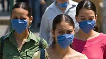 Mexicans wear masks to prevent swine flu in Mexico city, capital of Mexico, on April 26, 2009. Five people have died of swine flu in the last 24 hours in Mexico City, bringing the total of those killed to 15 in the capital, Mexico City's mayor, Marcelo Ebrard, told media on Sunday.