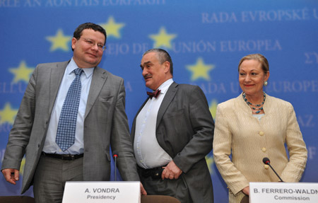 EU rotating presidency Czech vice prime minister Alexandr Vondra, Czech foreign minister Karel Schwarzenberg and EU's Commissioner for External Relations Benita Ferrero Walder (L-R) attend a press conference after the first day meeting of EU foreign ministers in Luxembourg, on April 27, 2009. 