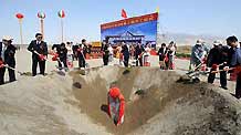 The inauguration ceremony on construction work of the Peace Airport, Xigaze Prefecture, southwestern Tibet, is held on April 29, 2009.