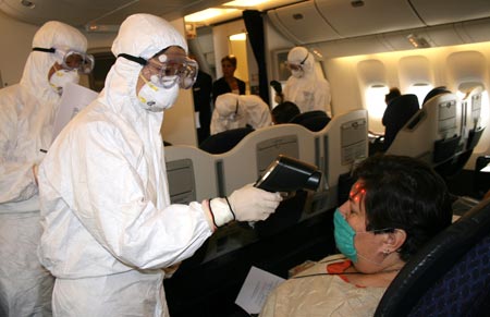 Passengers of AeroMexico flight AM098 receive quarantine checks up on their arrival at the Shanghai Pudong International Airport in east China's Shanghai municipality, April 30, 2009. It's the first flight from Mexico to China since the spread of swine flu, and serious quarantine measures were taken at the airport. (Xinhua/Pei Xin)