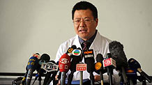 Vice President and Spokesman of Beijing Ditan Hospital Cheng Jun speaks at a press conference in Beijing, capital of China, on May 2, 2009. Beijing Health Bureau announced on Saturday that 15 passengers on the same flight with a confirmed case of influenza A/H1N1 infection from Mexico to Hong Kong via Shanghai had been quarantined in Ditan Hospital.