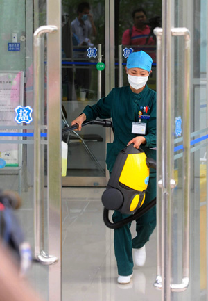 A Medical personnel works in Beijing Ditan Hospital in Beijing, capital of China, on May 2, 2009. Beijing Ditan Hospital has been designated to treat influenza A/H1N1 by Beijing Health Bureau since April 28. 