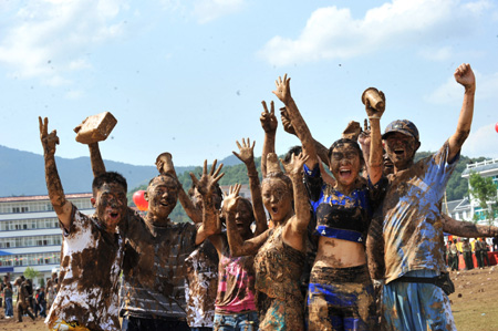 People are seen covered with clay during a carnival at the Va Ethnic Autonomous Prefecture of Cangyuan, southwest China's Yunnan Province, May 2, 2009. During the 4-day festival, people daubing each other with the clay, made of natural material, to express wishes of health and happiness.(Xinhua/Chen Haining) 