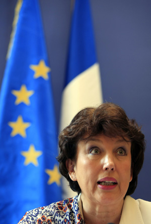 French Health minister Roselyne Bachelot-Narquin attends a joint press conference in Paris, France, May 2, 2009. The press conference was held to announce the new measures France adopted to deal with the influenza A/H1N1 flu virus. France has confirmed two A/H1N1 flu infections. (Xinhua/Zhang Yuwei)