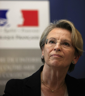 French Interior Minister Michele Alliot-Marie attends a joint press conference in Paris, France, May 2, 2009. The press conference was held to announce the new measures France adopted to deal with the influenza A/H1N1 flu virus. France has confirmed two A/H1N1 flu infections. (Xinhua/Zhang Yuwei)