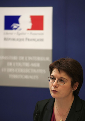 French Health Minister Roselyne Bachelot-Narquin attends a joint press conference in Paris, France, May 2, 2009. The press conference was held to announce the new measures France adopted to deal with the influenza A/H1N1 flu virus. France has confirmed two A/H1N1 flu infections. (Xinhua/Zhang Yuwei)